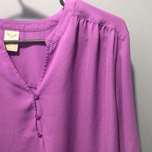 Lavender purple top, 3/4 sleeve, 3 buttons blouse